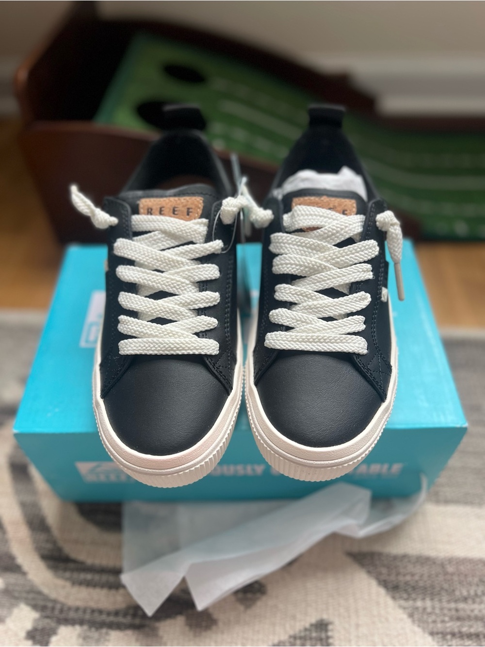 Reef Lay Day Dawn Black Leather Sneakers Shoes 6 NIB - Picture 2 of 6